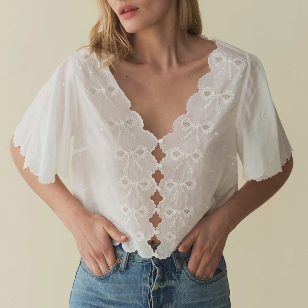 NWT Doen Kacy Embroidered Bow Ribbon Scalloped V Neck Cotton Blouse Top in Salt